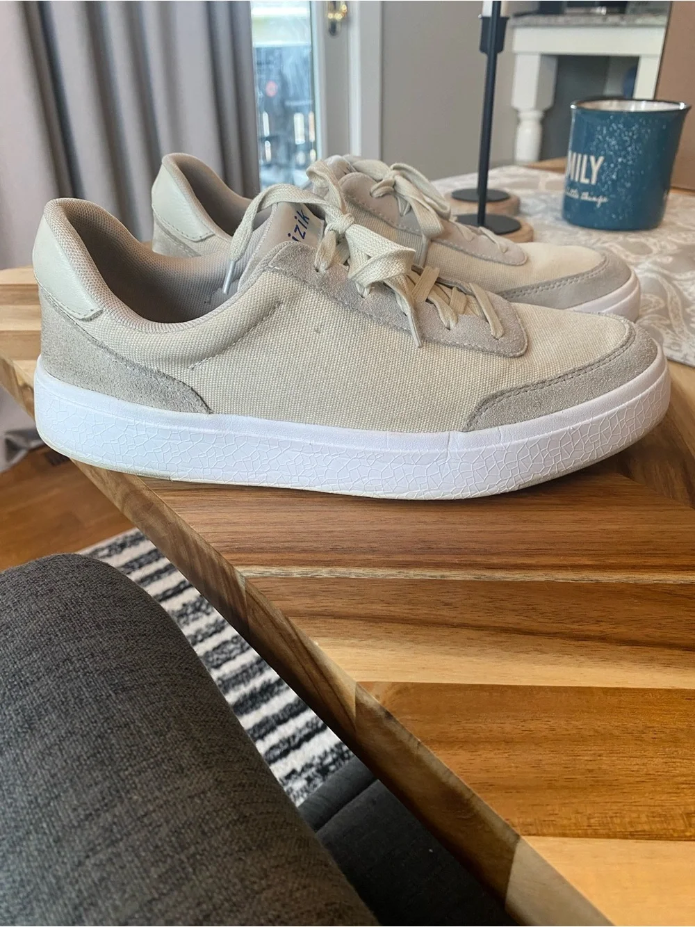 Kizik Men’s Beige Athletic Lace-Up Sneakers